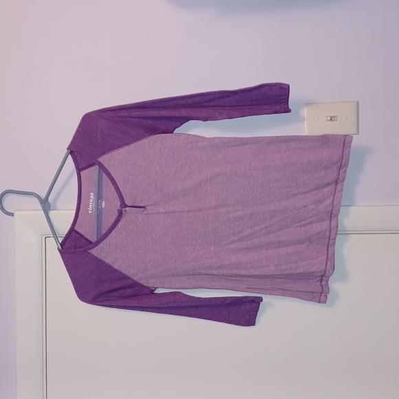 4 Old Navy Women's Shirts - Picture 6 of 10